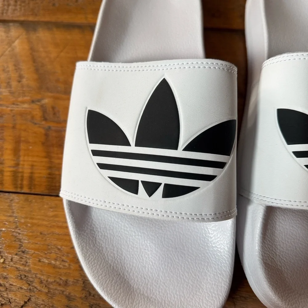 Adidas Adilette Lite men’s slide sandals Size 13 White and black New with tag